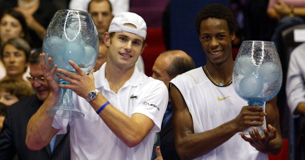 2005 Lyon winner Andy Roddick next to runner-up Gaël Monfils
