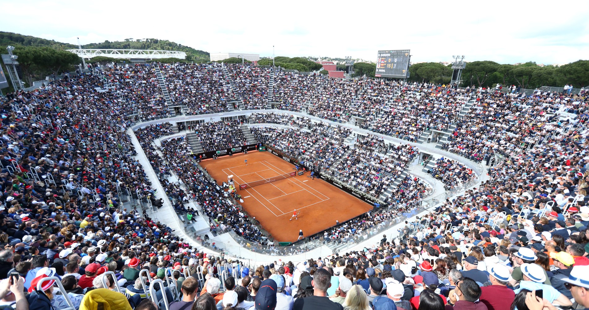 Le court central de Rome peut accueillir 10 500 spectateurs.