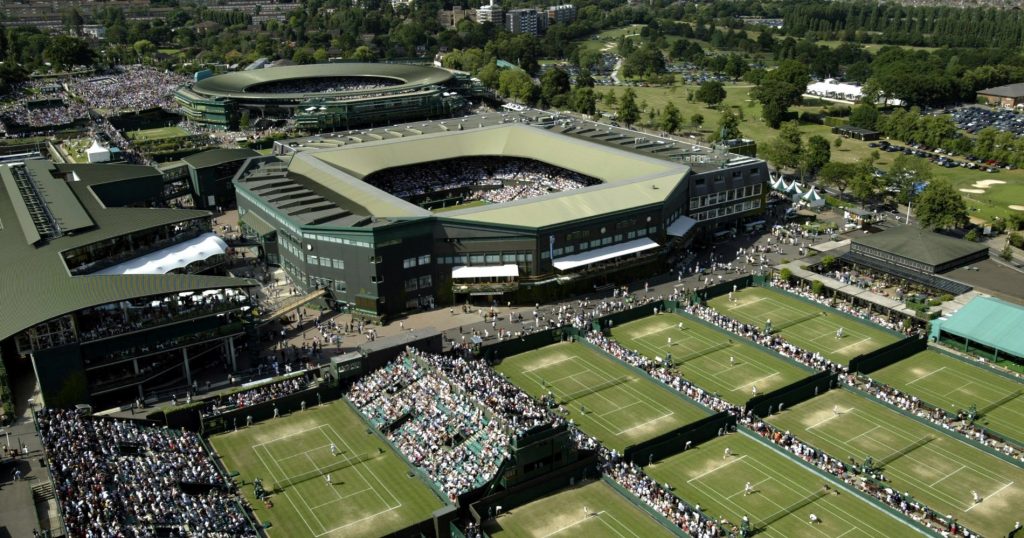 Le site de Wimbledon en 2003 avant que les deux principaux courts ne soient couverts
