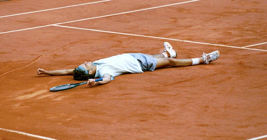 Gustavo Kuerten at Roland-Garros in 2001