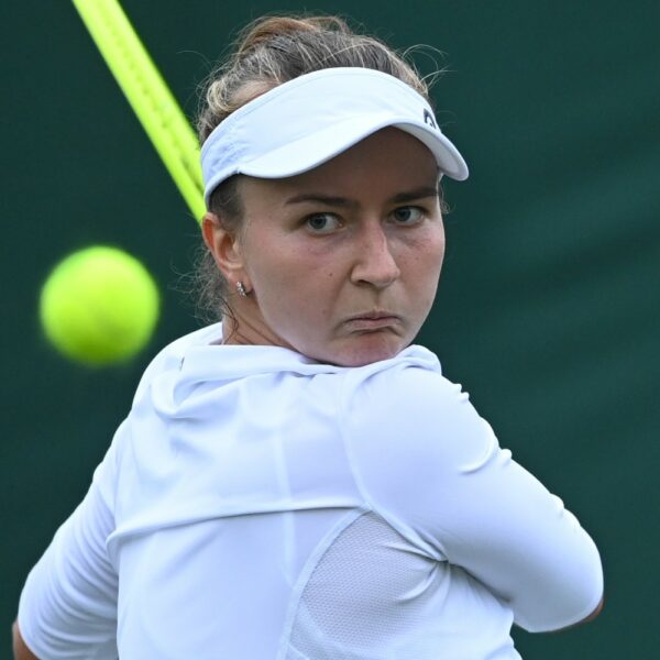 Great Britains Emma Raducanu Ranked 338 Stuns Sorana Cirstea To