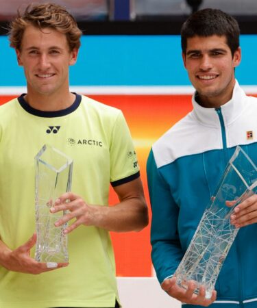 Casper Ruud (L) and Carlos Alcaraz (R) after their men's singles final in the Miami Open at Hard Rock Stadium.