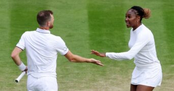 Venus Williams and Jamie Murray during their first round mixed doubles match at Wimbledon 2022