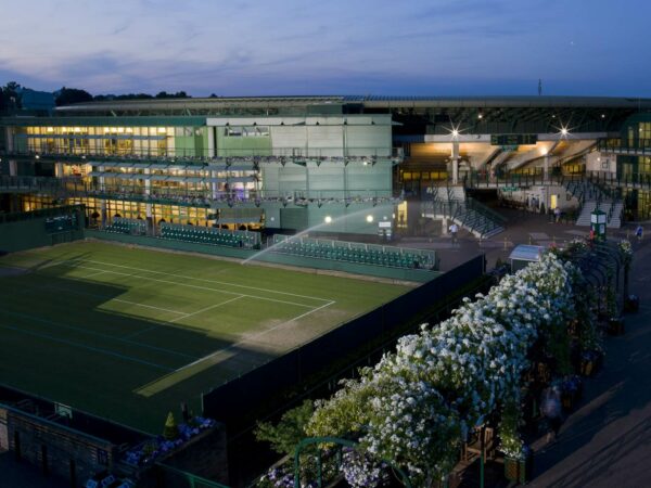 Wimbledon_2010_Centre_Court_evening_ambiance